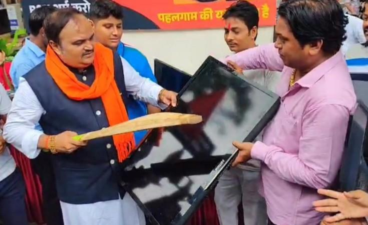 Insult to Sindoor of our sisters: Shiv Sena (UBT) smashes TVs in protest against Ind-Pak match Insult to Sindoor of our sisters: Shiv Sena (UBT) smashes TVs in protest against Ind-Pak match