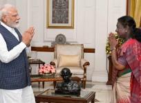 New Delhi: PM Modi meets President Murmu