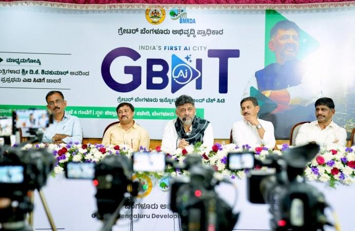 K'taka govt sets deadline to fill potholes in Bengaluru amid backlash by IT industry K'taka govt sets deadline to fill potholes in Bengaluru amid backlash by IT industry