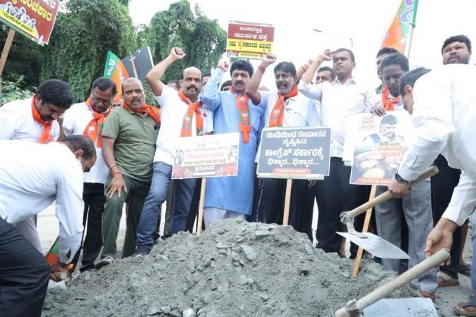 K'taka BJP launches statewide protest against Cong govt over pothole-ridden roads K'taka BJP launches statewide protest against Cong govt over pothole-ridden roads