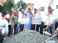 K'taka BJP launches statewide protest against Cong govt over pothole-ridden roads