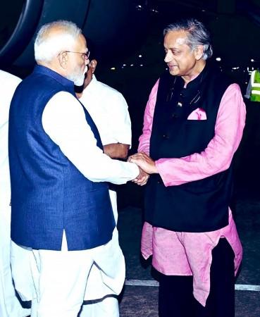 Shashi Tharoor welcomes Centre's decision to add over 10,000 medical seats Shashi Tharoor welcomes Centre's decision to add over 10,000 medical seats