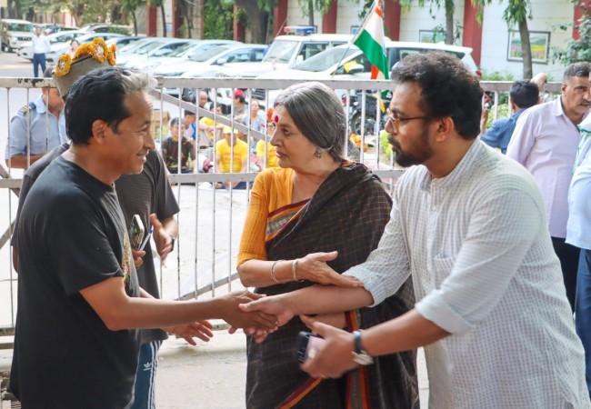 Pak intelligence officer who was in contact with Sonam Wangchuk arrested: Top cop Pak intelligence officer who was in contact with Sonam Wangchuk arrested: Top cop