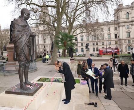 Gandhi statue vandalism: India raises concerns, London Police say probe underway Gandhi statue vandalism: India raises concerns, London Police say probe underway