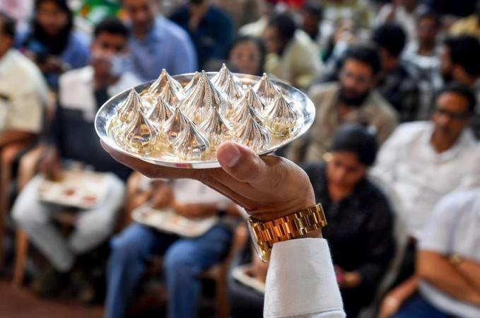 Gold reaches record high, poised for best month in 14 years Gold reaches record high, poised for best month in 14 years