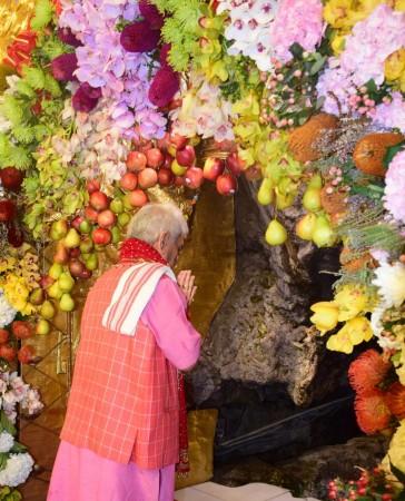 J&K LG Manoj Sinha pays obeisance at Mata Vaishno Devi shrine, prays for peace & prosperity J&K LG Manoj Sinha pays obeisance at Mata Vaishno Devi shrine, prays for peace & prosperity
