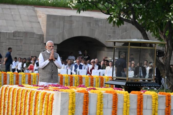 PM Modi pays tributes to Mahatma Gandhi, Lal Bahadur Shastri on their birth anniversary PM Modi pays tributes to Mahatma Gandhi, Lal Bahadur Shastri on their birth anniversary