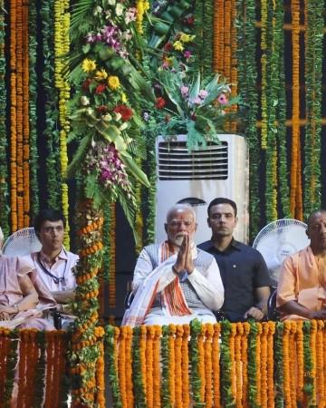 Aatmanirbhar Bharat doesn't mean halting imports, but prioritising domestic output: RSS chief Aatmanirbhar Bharat doesn't mean halting imports, but prioritising domestic output: RSS chief