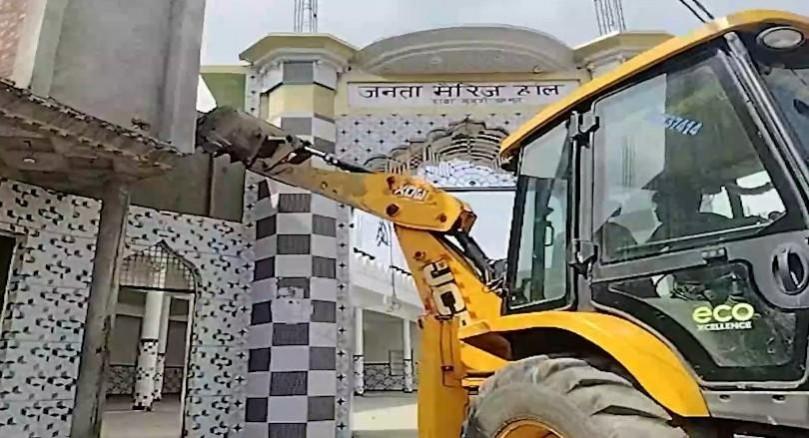Crackdown on encroachments in Sambhal; marriage hall demolished, mosque given time Crackdown on encroachments in Sambhal; marriage hall demolished, mosque given time