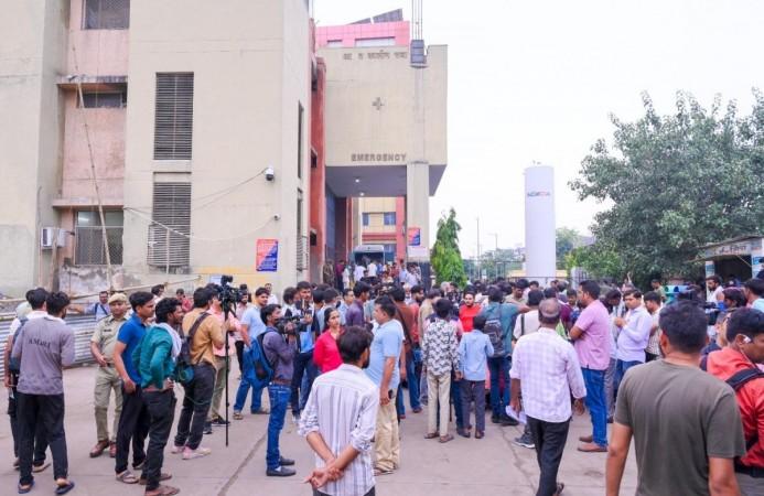 Eight killed in ICU fire at SMS Hospital in Jaipur; CM orders probe, PM modi expresses grief Eight killed in ICU fire at SMS Hospital in Jaipur; CM orders probe, PM modi expresses grief