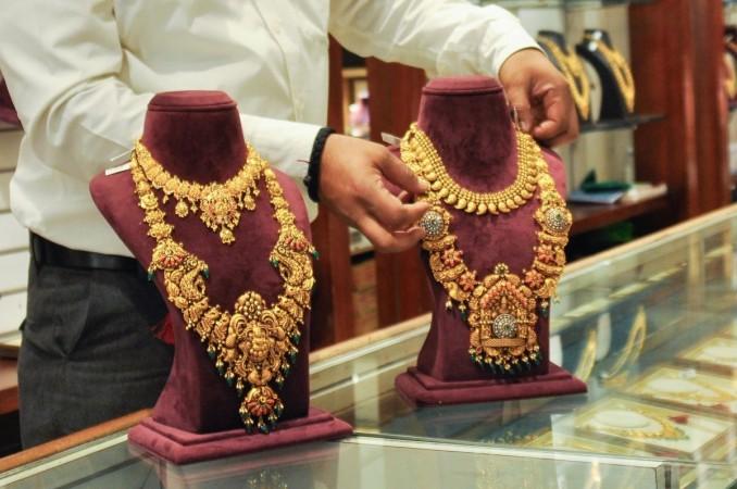 Gold, silver prices rise on MCX as weaker US dollar boosts demand Gold, silver prices rise on MCX as weaker US dollar boosts demand