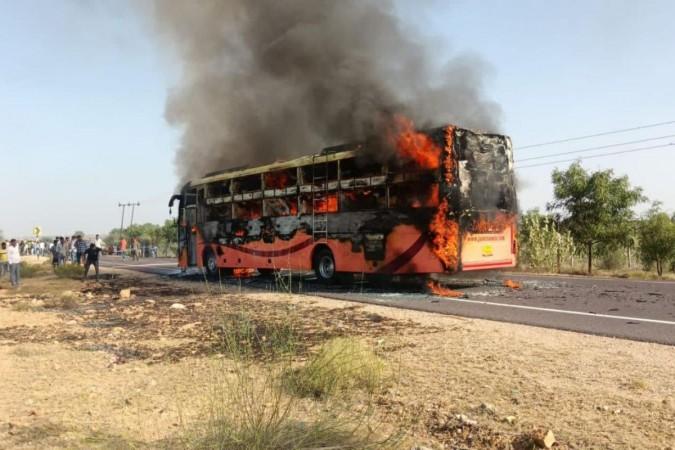15 injured as bus catches fire on Jaisalmer–Jodhpur Highway 15 injured as bus catches fire on Jaisalmer–Jodhpur Highway