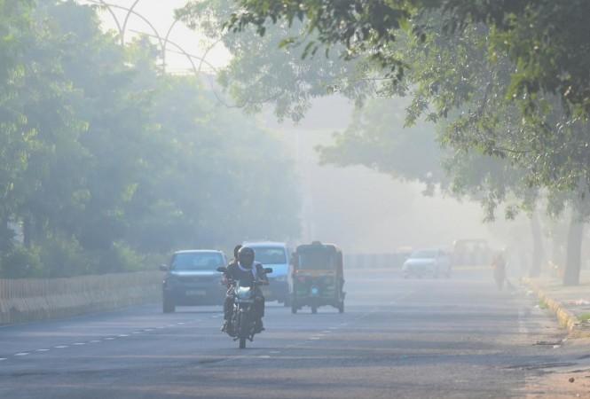 Air pollution dips to 'very poor' in Delhi-NCR ahead of Diwali Air pollution dips to 'very poor' in Delhi-NCR ahead of Diwali