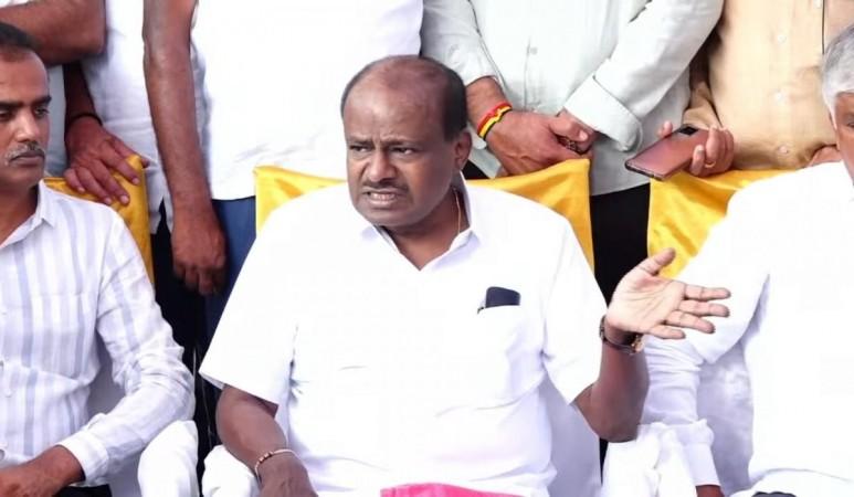 K'taka govt 'extorting' money from people in Khata conversion scheme, says Kumaraswamy K'taka govt 'extorting' money from people in Khata conversion scheme, says Kumaraswamy