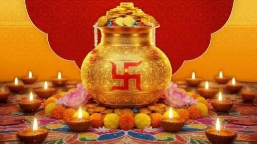 Gold prices touch new high on Dhanteras amid strong festive demand Gold prices touch new high on Dhanteras amid strong festive demand