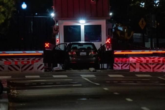 Man crashes car into White House security gate, taken into custody Man crashes car into White House security gate, taken into custody