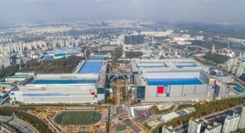 Samsung Group's market capitalisation tops $634.4 billion for 1st time Samsung Group's market capitalisation tops $634.4 billion for 1st time