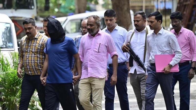 Dawood aide deported from Dubai, arrested by Mumbai Crime Branch in Salim Dola drug case Dawood aide deported from Dubai, arrested by Mumbai Crime Branch in Salim Dola drug case