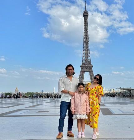 MS Dhoni's daughter Ziva greets people with humility during Haridwar visit; says she wants to be a naturalist; fans praise Dhoni-Sakshi's upbringing MS Dhoni's daughter Ziva greets people with humility during Haridwar visit; says she wants to be a naturalist; fans praise Dhoni-Sakshi's upbringing