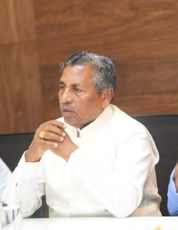Congress infighting: Parameshwara backs Minister Muniyappa for K'taka CM post Congress infighting: Parameshwara backs Minister Muniyappa for K'taka CM post