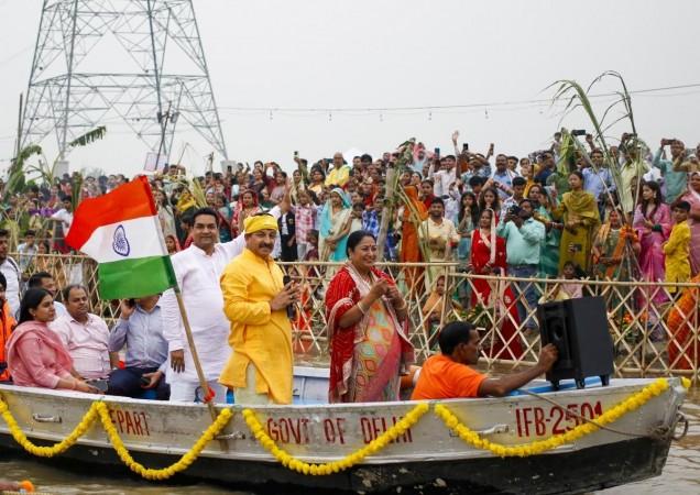 President Droupadi Murmu, Delhi CM Rekha Gupta join Chhath celebrations President Droupadi Murmu, Delhi CM Rekha Gupta join Chhath celebrations