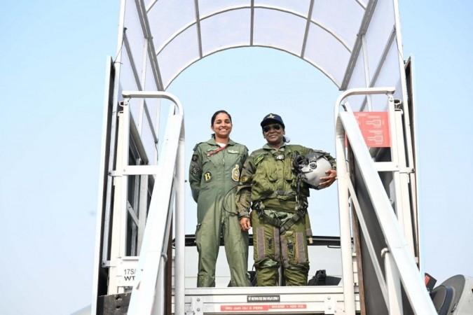 President Murmu poses with Rafale pilot Pakistan claimed to have captured during 'Operation Sindoor' President Murmu poses with Rafale pilot Pakistan claimed to have captured during 'Operation Sindoor'