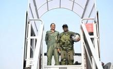 President Murmu poses with Rafale pilot Pakistan claimed to have captured during 'Operation Sindoor'