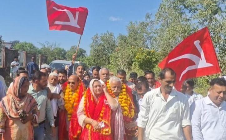 National Conference leaders campaigning for party candidate Shamim Begum on Nagrota assembly seat.  @JKNC_ NC leaders