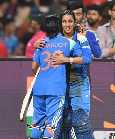 'Proud of our women in blue': Sehwag, Pant, De Villiers hail India's epic run chase to reach final 'Proud of our women in blue': Sehwag, Pant, De Villiers hail India's epic run chase to reach final