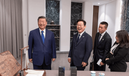 S. Korean President Lee gets Xiaomi smartphones as gift from Xi Jinping, quips about security S. Korean President Lee gets Xiaomi smartphones as gift from Xi Jinping, quips about security