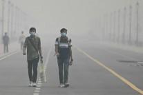 Delhi wakes up to toxic air as AQI breaches 400 mark; thick smog envelops NCR