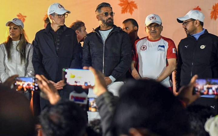 Srinagar: CM Omar Abdullah flags off Kashmir's first international marathon Srinagar: CM Omar Abdullah flags off Kashmir's first international marathon