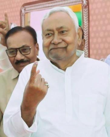 Bihar polls: CM Nitish Kumar casts his vote in Bakhtiyarpur, shows inked finger Bihar polls: CM Nitish Kumar casts his vote in Bakhtiyarpur, shows inked finger