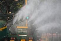 Smog chokes Delhi-NCR as AQI breaches 400 mark in several places