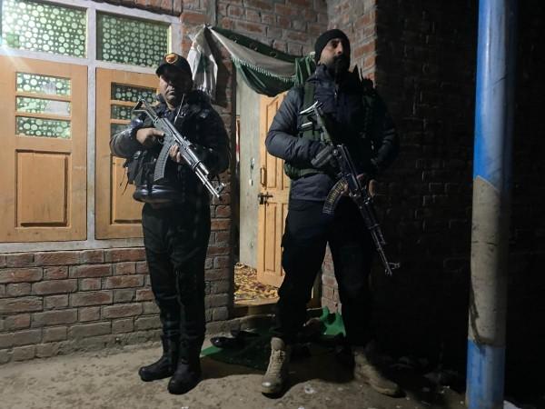 9 detained in J&K Counter-Intelligence's crackdown against online terror in Valley 9 detained in J&K Counter-Intelligence's crackdown against online terror in Valley