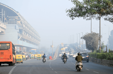 Delhi chokes under toxic smog as air quality dips to 'severe' levels Delhi chokes under toxic smog as air quality dips to 'severe' levels