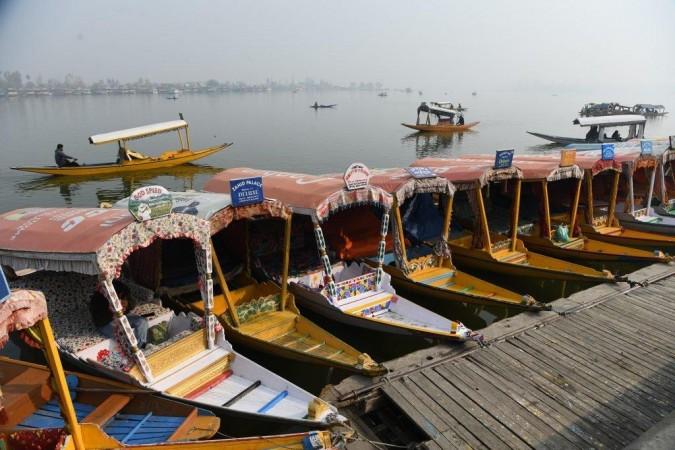 Cold wave sweeps Kashmir; Srinagar records coldest night at minus 1.6