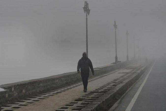 Cold wave sweeps Kashmir; Srinagar records coldest night at minus 1.6