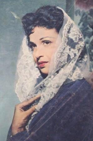 Kamini Kaushal cremation: Pet dogs bid emotional farewell; son in tears during last rites in Mumbai [Unseen photos]