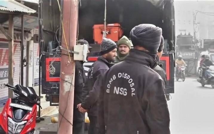 A squad of NSG reaches bomb blast site at Nowgam Srinagar NSG