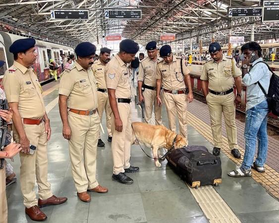 Mumbai Police issues high alert in city following Delhi blast Mumbai Police issues high alert in city following Delhi blast
