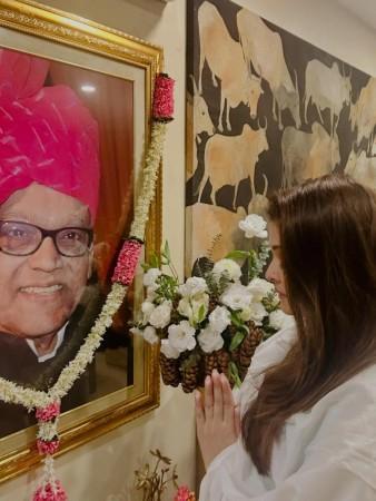 Aishwarya Rai shares then-and-now pics with Aaradhya on her father's birth anniversary; fans say 'never seen her wishing Jaya Bachchan'