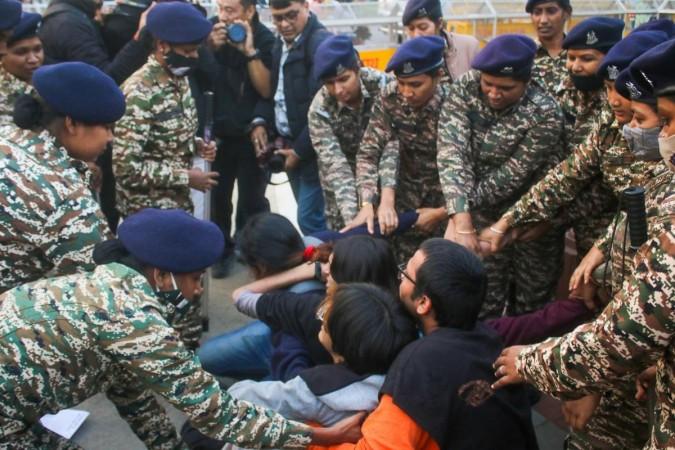 Police detain 15 people during Delhi pollution protest; officials say youth 'pepper sprayed' cops