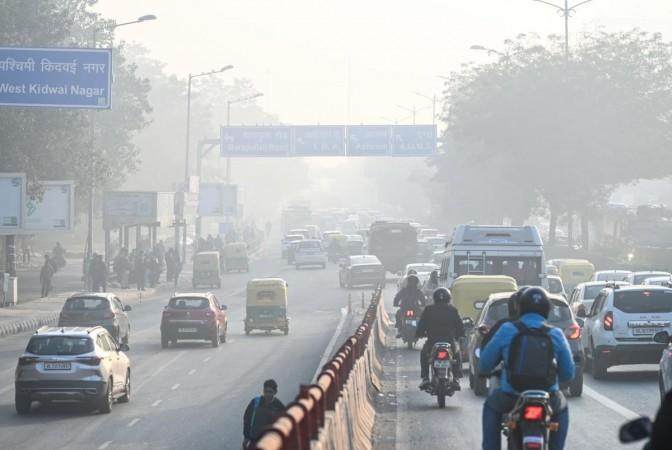 Delhi's air remains 'very poor' for 15th day despite slight improvement