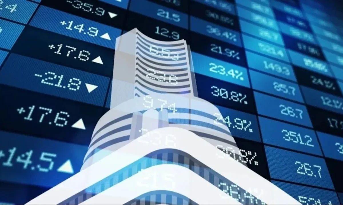 Indian stock markets opened weak on Thursday as pressure from a falling rupee and continued foreign investor selling kept sentiment muted on Dalal Street.    The opening also coincided with the weekly F&O expiry for the Sensex, adding to the cautious