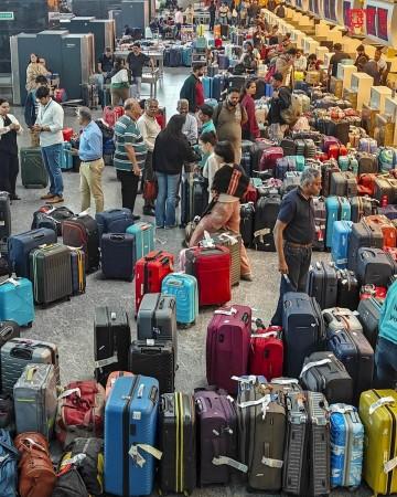 Pilot Shortage Triggers Prolonged IndiGo Cancellations; DGCA Launches Probe Pilot Shortage Triggers Prolonged IndiGo Cancellations; DGCA Launches Probe