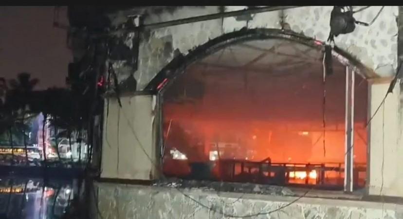 At least 23 died after a massive fire broke out in a birch night club at Goa's Arpora in the midnight. Most victims are staff including 4 tourists. Cylinder blast is suspected. At least 23 died after a massive fire broke out in a birch night club at Goa's Arpora in the midnight. Most victims are staff including 4 tourists. Cylinder blast is suspected.