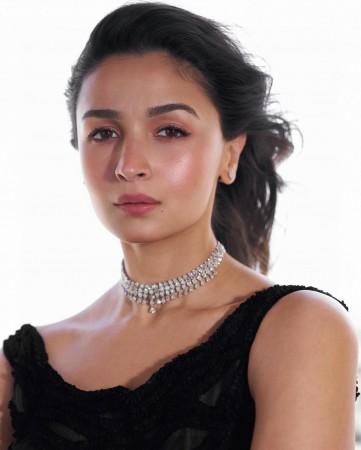 Red Sea Festival 2025: Alia Bhatt slays in black lace fit, opts for pastel make-up; criticised for sharing heavily edited photos on IG Red Sea Festival 2025: Alia Bhatt slays in black lace fit, opts for pastel make-up; criticised for sharing heavily edited photos on IG
