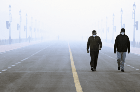 Delhi chokes under hazardous smog as air quality worsens; visibility low Delhi chokes under hazardous smog as air quality worsens; visibility low