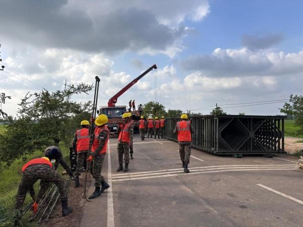 Operation Sagar Bandhu: Indian Army steps up connectivity restoration in Sri Lanka Operation Sagar Bandhu: Indian Army steps up connectivity restoration in Sri Lanka